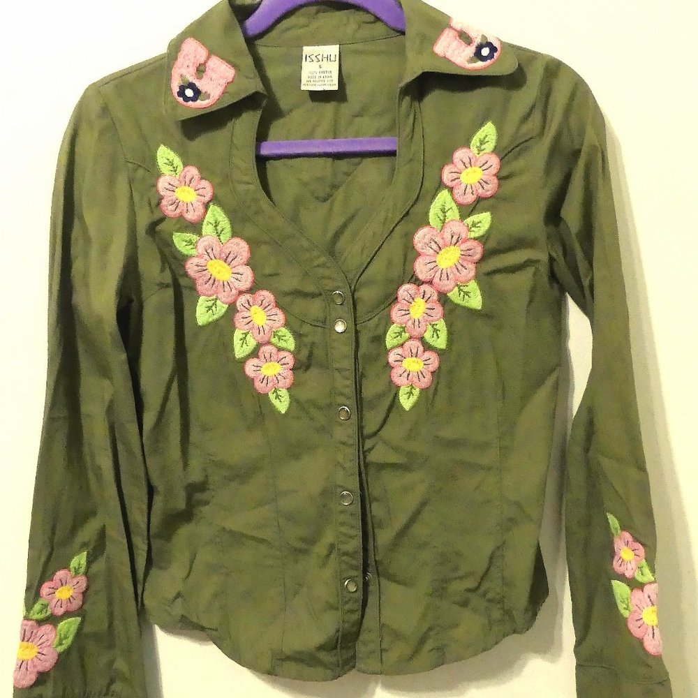 Embroidered V-Neck "Button down" - Picture 1 of 5